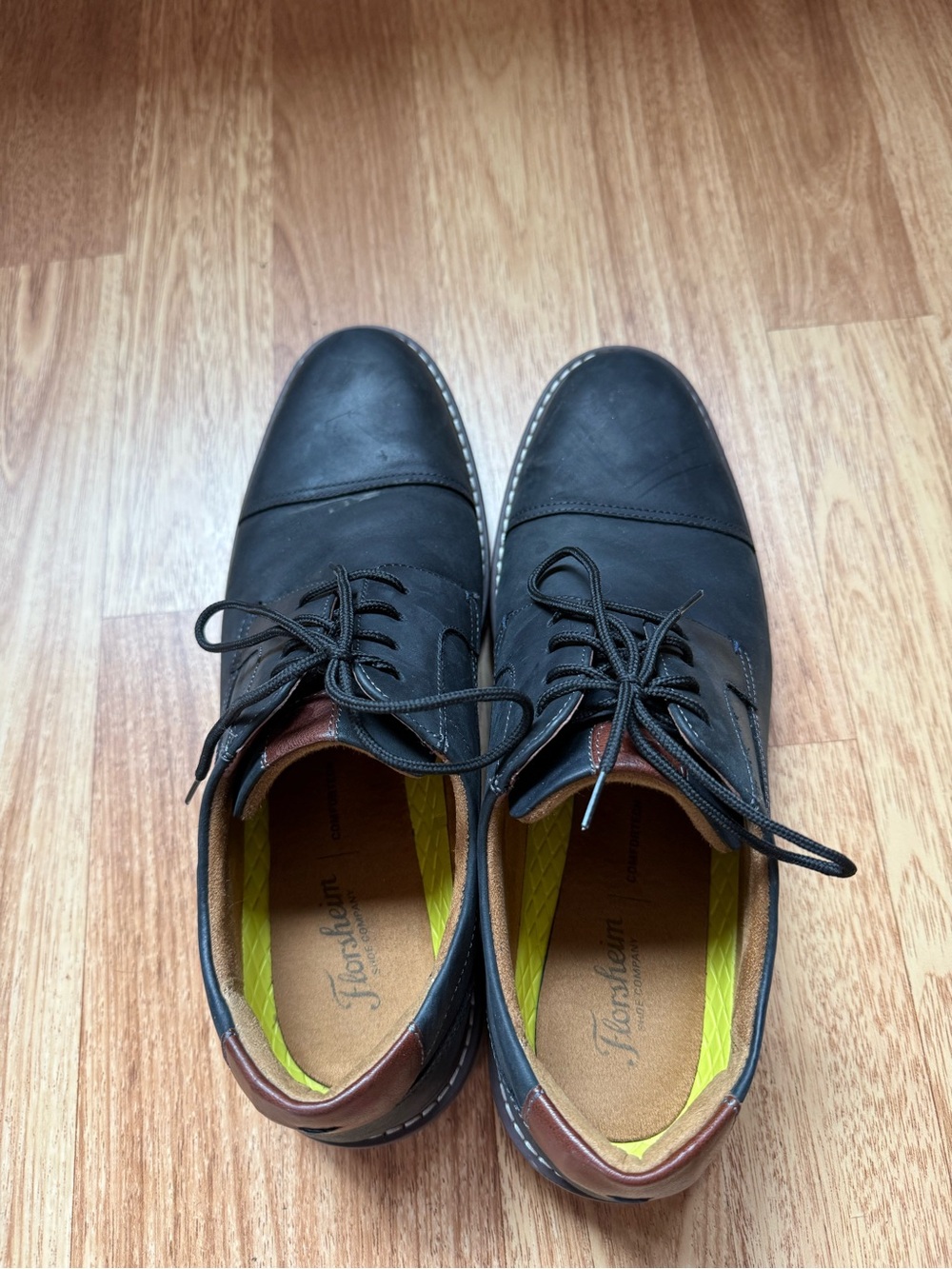 Florsheim Black Leather Lace-Up Casual Dress Shoes with Brown Collar Accent - Picture 2 of 8